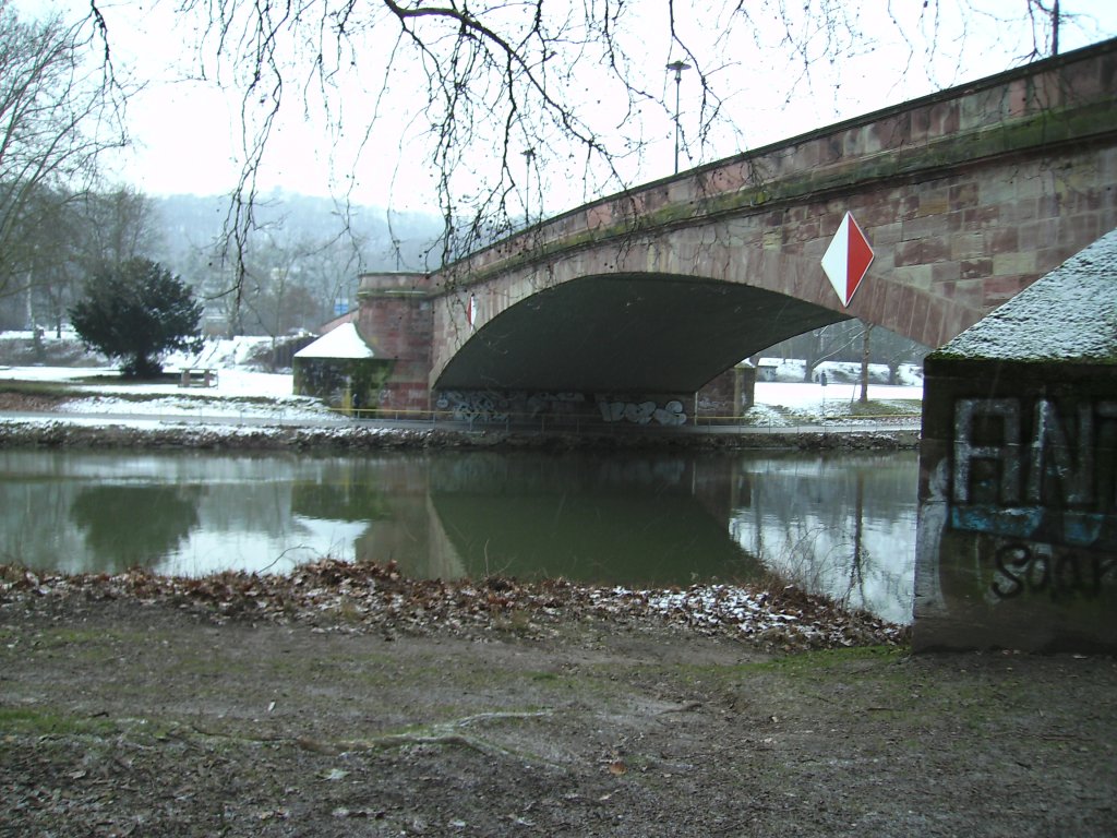 Hier ist die Bismarck-Brcke von Saarbrcken zu sehen. Die Aufnahme des Fotos war am 26.01.2010.