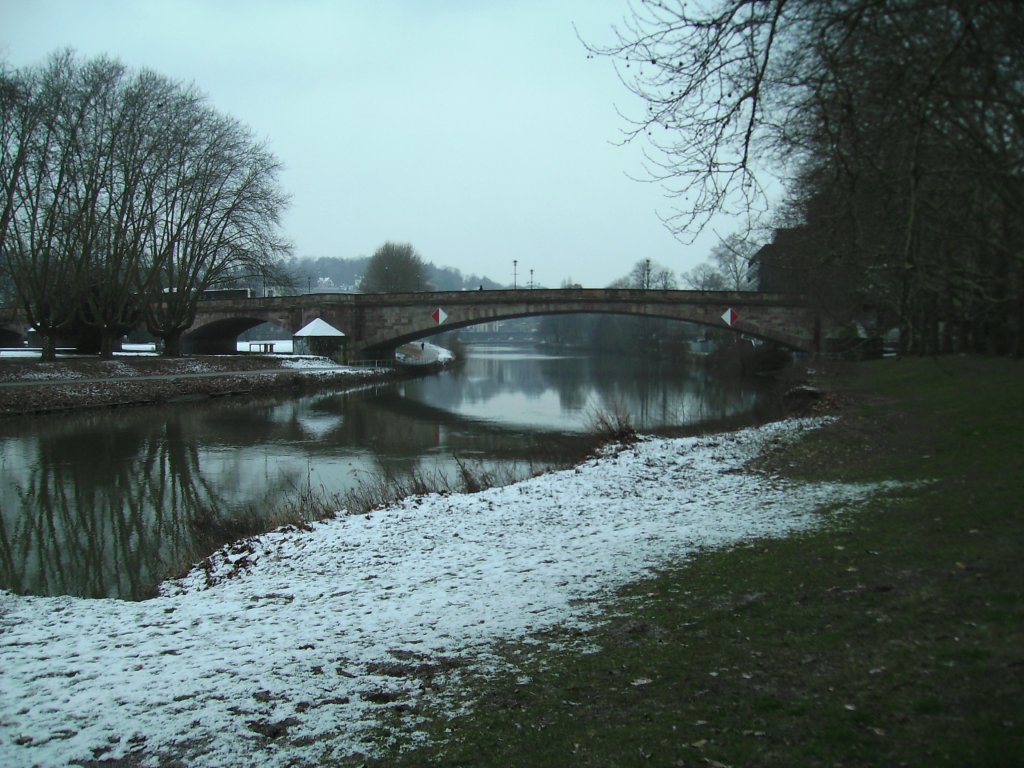 Hier ist die Bismarck-Brcke in Saarbrcken zu sehen. Die Aufnahme des Fotos habe ich am 26.01.2010 in Saarbrcken Am Stadten gemacht.