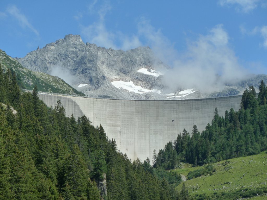 Hier zu sehen ist die Staumauer des Stausees im Zillergrndl (Zillertal). Das Foto wurde am 07.08.12 geschossen.