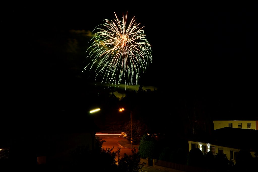 Hochfeuerwerk nach dem Triathlon in Roth am 8. Juli 2012.