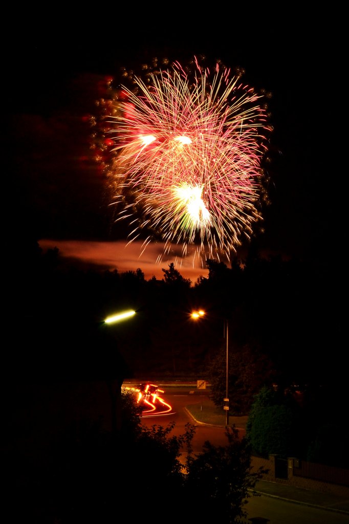 Hochfeuerwerk nach dem Triathlon in Roth am 8. Juli 2012.