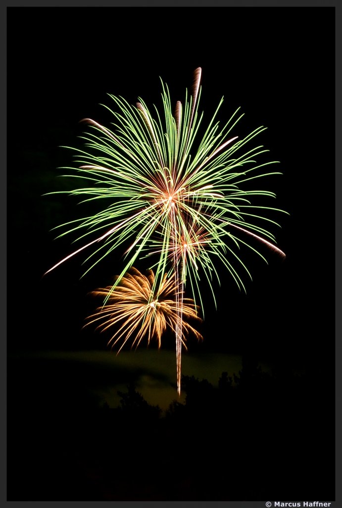 Hochfeuerwerk nach dem Triathlon in Roth am 8. Juli 2012.
