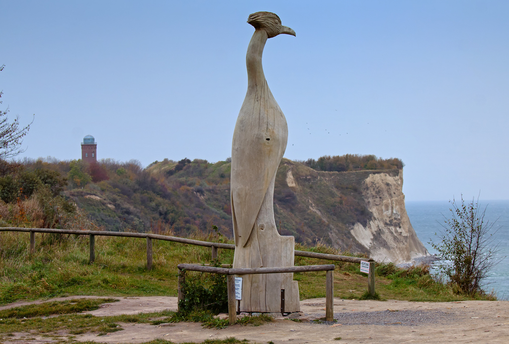 Hlzerne Skulptur am Wanderweg zwischen Kap Arkona und dem Fischerdorf Vitt. - 27.10.2010