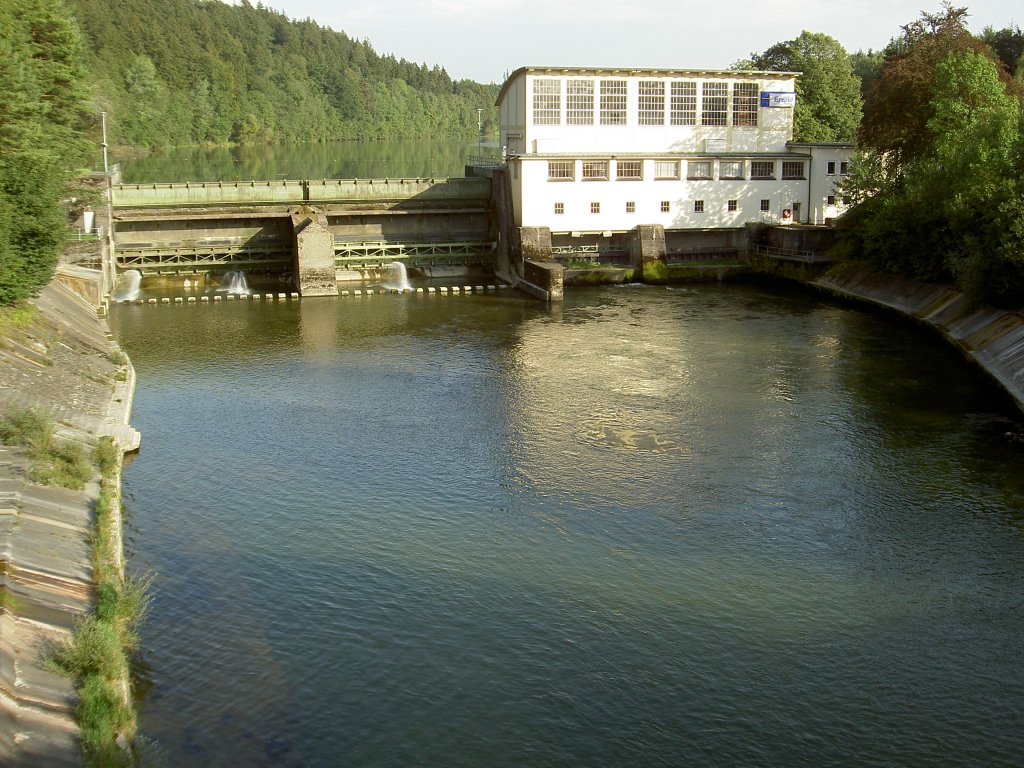 Iller mit Enwb Kraftwerk bei Ferthofen, Landkreis Ravensburg (22.08.2011)