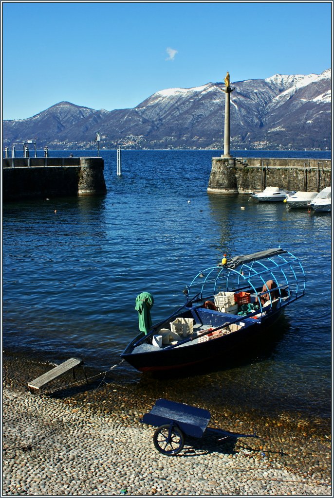 Im Hafen von Luino am Lago Maggiore.
(19.03.2013)