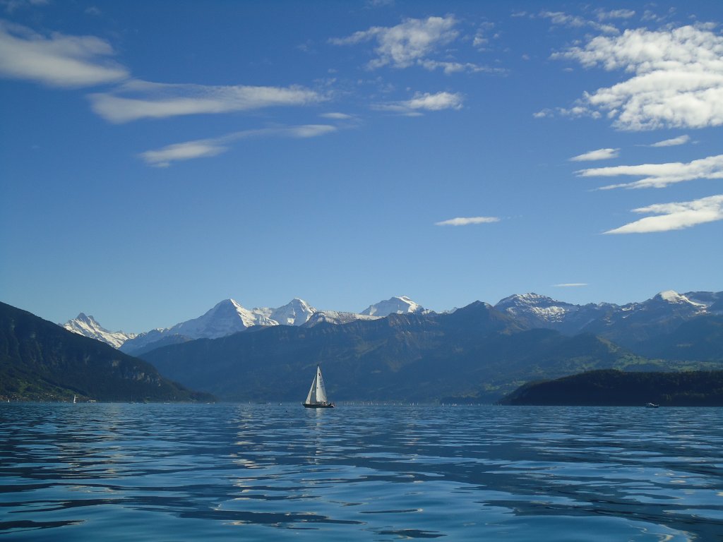 Imposantes Alpenpanorama am 3. Oktober 2010 vom Thunersee aus