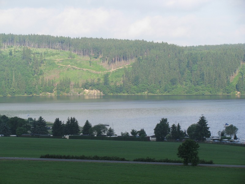 In den frhen Morgenstunden konnte ich an der Strae L 1095 nahe Saalburg (SOK) diese schne Landschaft des  Thringer Meeres  ablichten, 13.06.2010