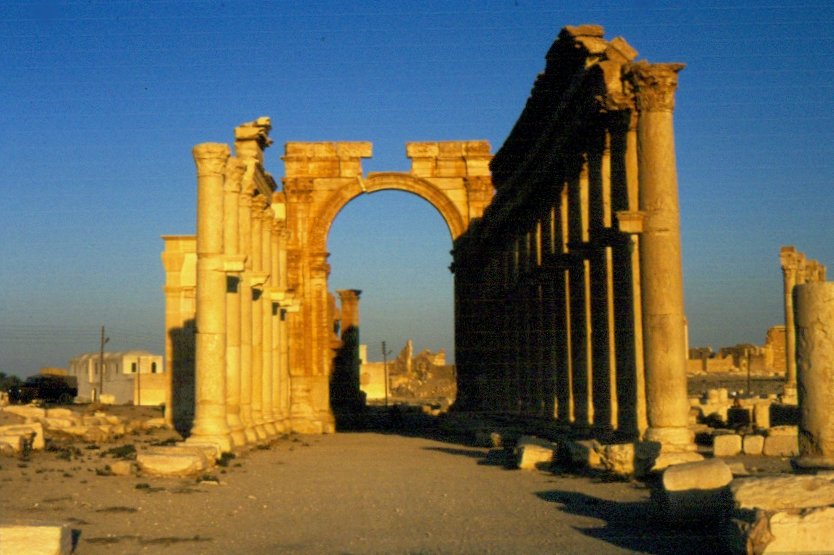 in der Oase Palmyra in der syrischen Wste kurz nach Sonnenaufgang im Mai 1986