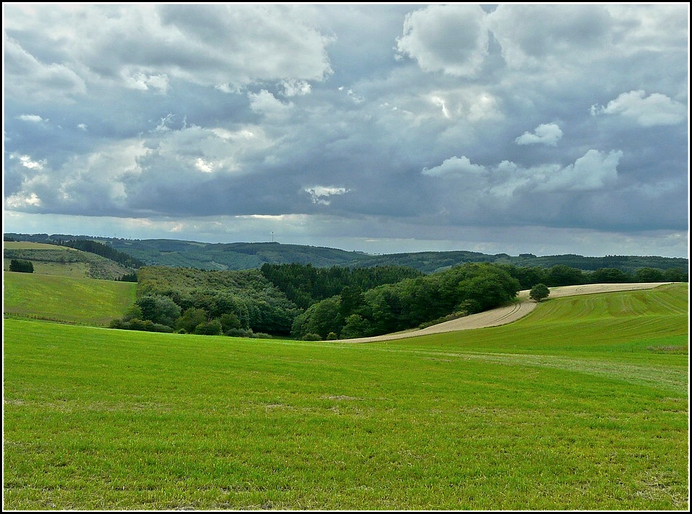 Interessante Landschafts- und Wolkenformationen aufgenommen in der Nhe von Urspelt am 13.08.2010. (Jeanny)