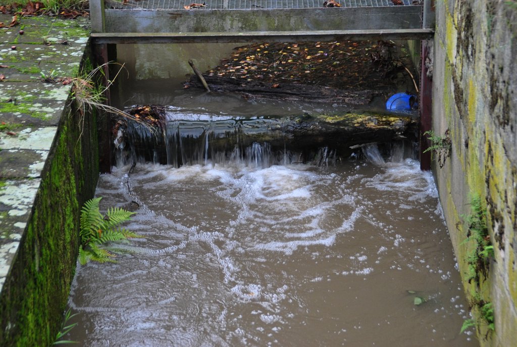 Kleiner Wasserfall bei der Wasserkunst in Hannover. Foto vom 28.06.10.