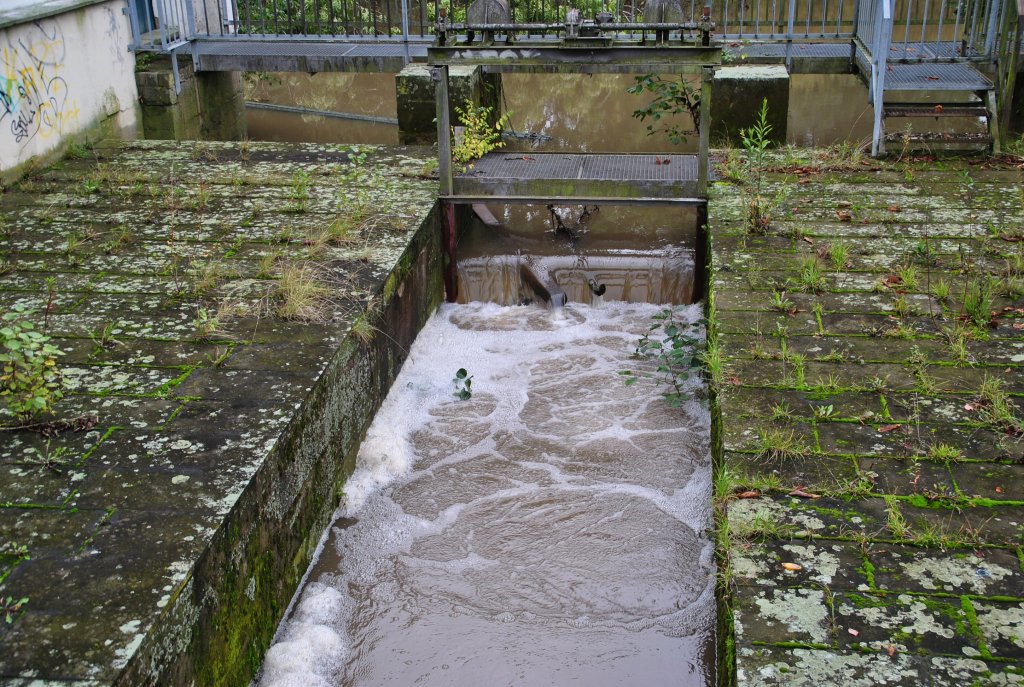 Kleiner Wasserfall bei der Wasserkunst in Hannover. Foto vom 28.09.10.