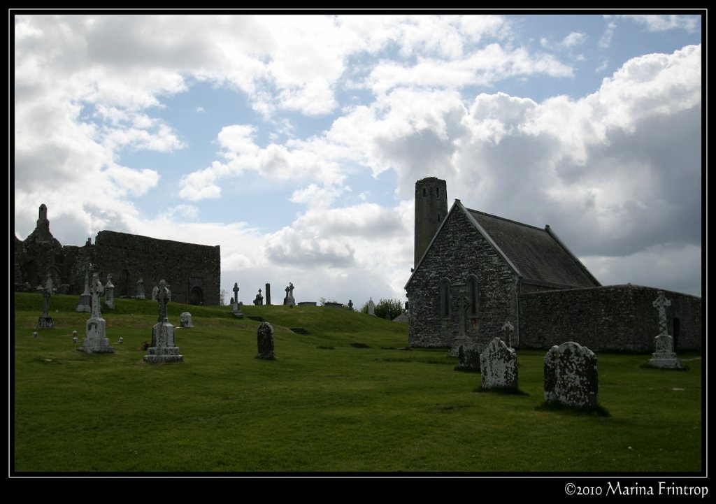 Klostersiedlung Clonmacnoise- Cluain Mhic Nise Monastery - Irland County Offaly Infos: http://de.wikipedia.org/wiki/Clonmacnoise