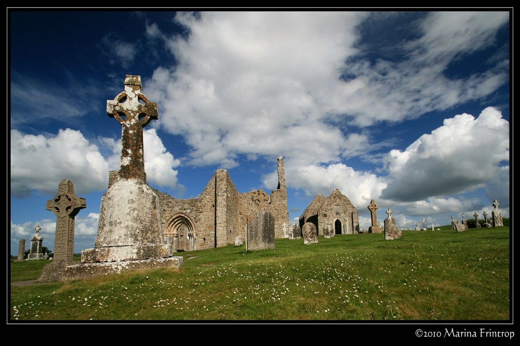 Klostersiedlung Clonmacnoise- Cluain Mhic Nise Monastery - Irland County Offaly Infos: http://de.wikipedia.org/wiki/Clonmacnoise