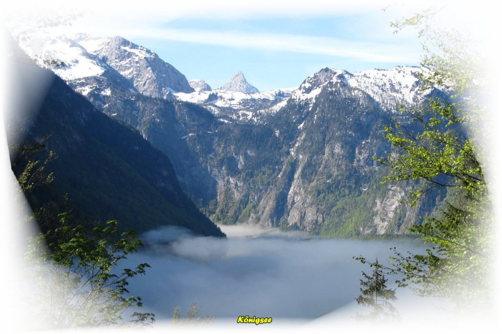 Knigsee, eingehllt im Nebel mit Steinernem Meer im Hintergrund. 11.5.12