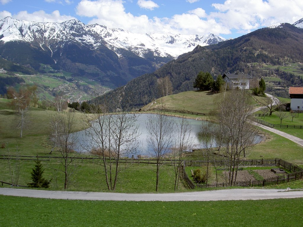 Ladis, Badesee im Ortsteil Unterwasser, Oberinntal (28.04.2013)