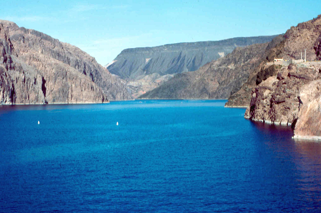  Lake Mead  vom  Hoover Dam  fotografiert, Scan vom KB-Dia - Mrz 1982