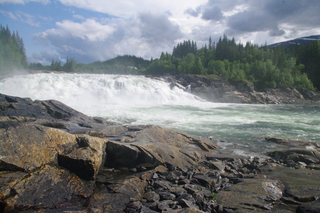 Laksfossen Wasserfall des Nemses Fluss (28.06.2013)