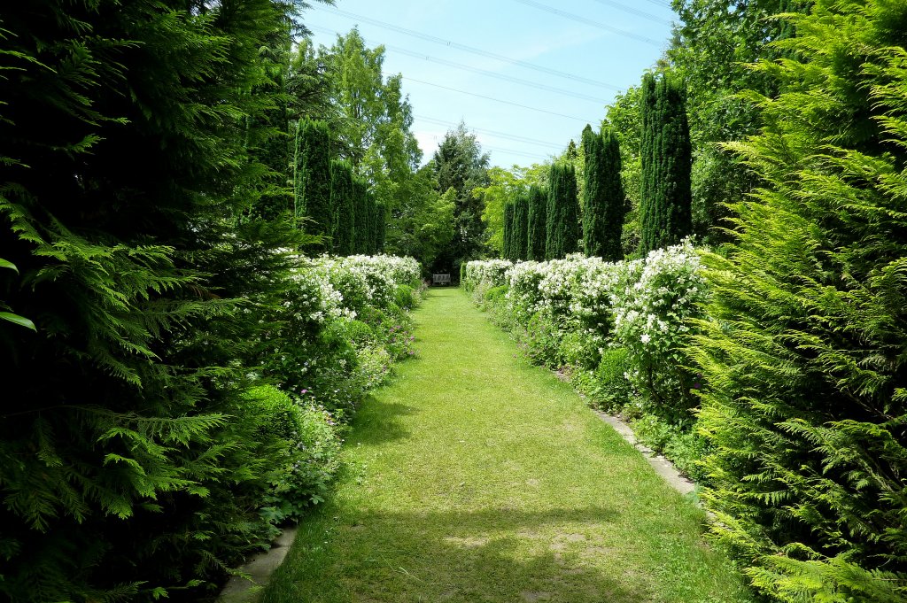 Landhaus Ettenbhl, die private, ca. 6 Hektar groe Anlage im englischen Stil ist fr Besucher geffnet, Juni 2012 