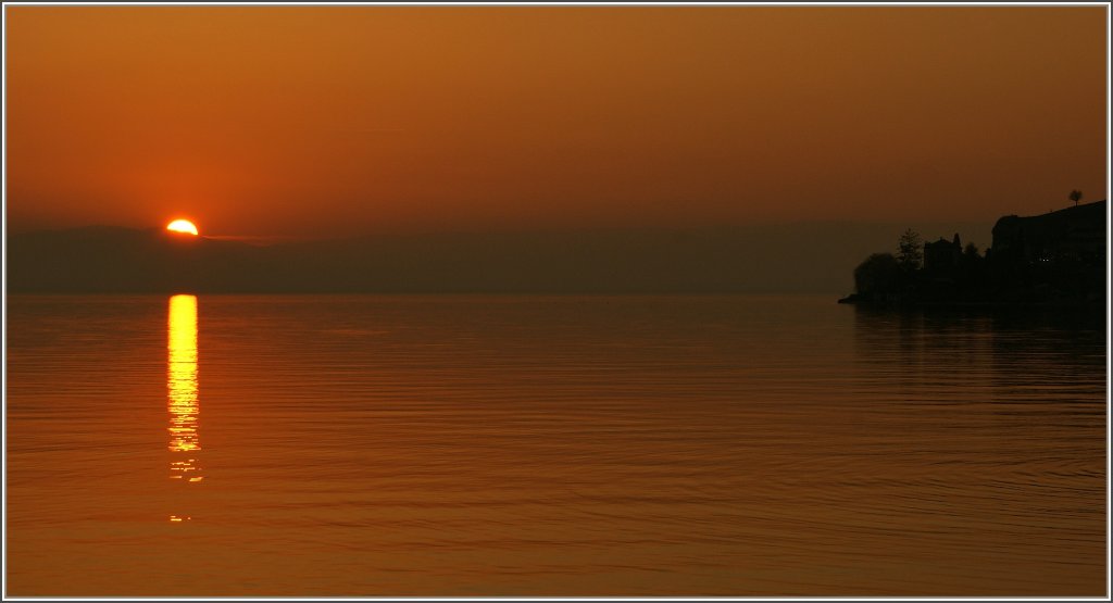 Langsam geht die Sonne hinter dem Jura unter.
(14.03.2012)