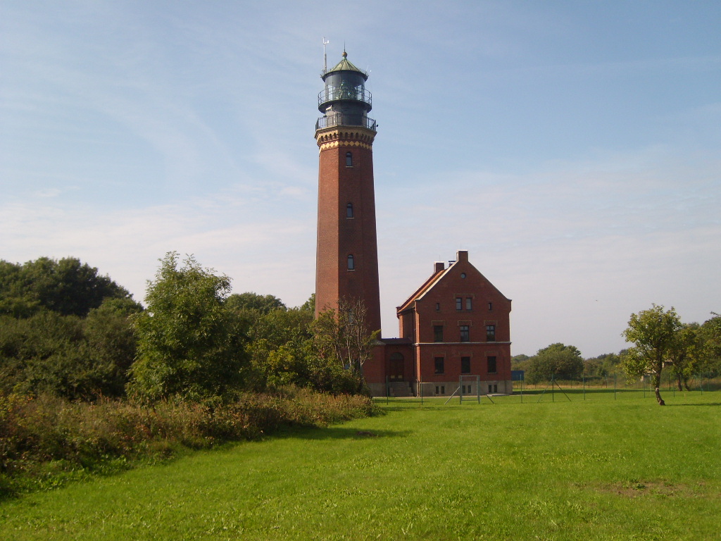 Leuchtturm auf der Ostseeinsel Greifswalder Oi bei Rgen .
Einziger Leuchtturm an der gesamten Ostseekste dessen Leuchtfeuer sich links herum dreht !