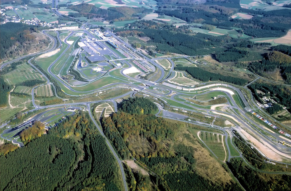 Luftaufnahme vom Nrburgring (Eifel) Mitte der 90iger Jahre.