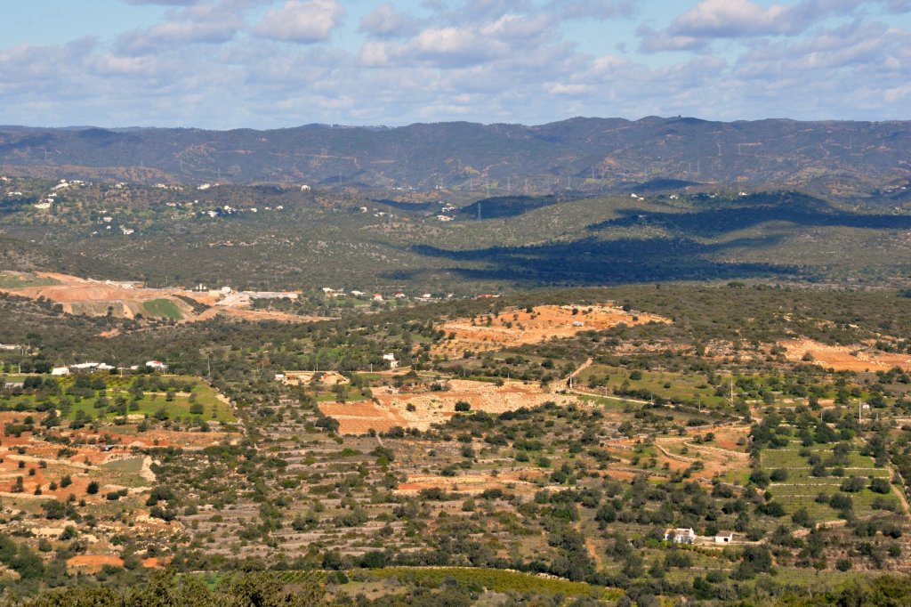 MONCARAPACHO, 20.02.2010, Blick vom Cerro (Hügel) de São Miguel nach Norden; mit 411 m Höhe schon ein beachtlicher Hügel