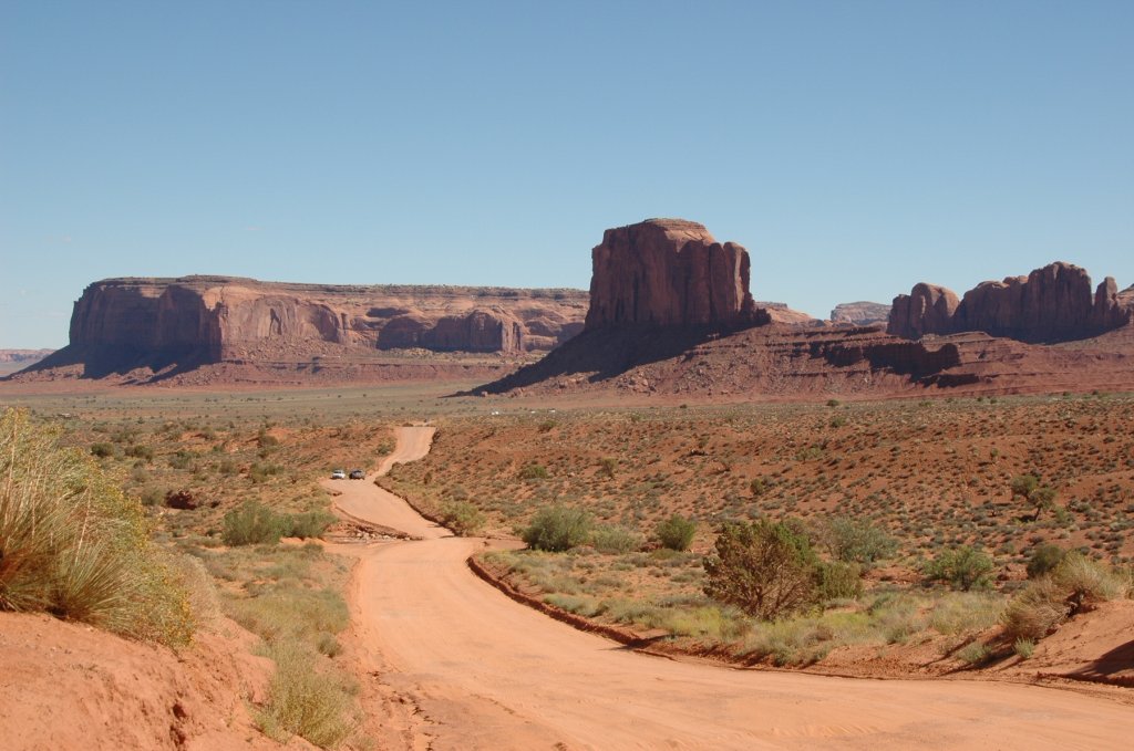 Monument Valley in Utah USA, bei sehr viel rotem Staub im September 2007 aufgenommen.