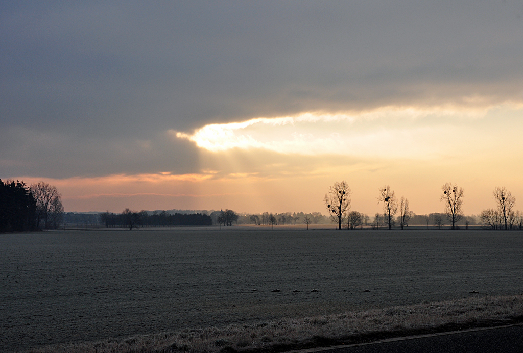 Morgenstimmung mit Wolken-Dunst und Sonne bei Meckenheim - 09.02.2012