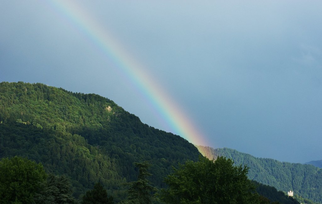 Nach stundenlangen Regen bescherte uns die Sonne einerseits und die dunklen Wolken andererseits diese wundervolle Stimmung.
(15.08.2010)