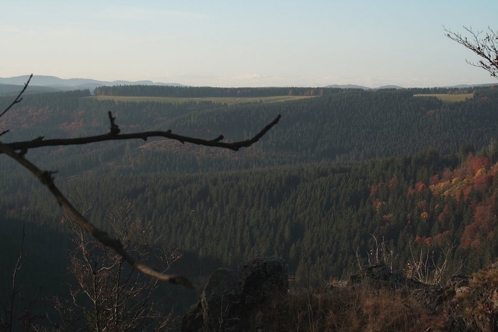 Nebelwolken jenseits der Harzer Berge; Blick am Morgen des 22.10.2012 von den Hahnenkleeklippen Richtung Sdwesten...