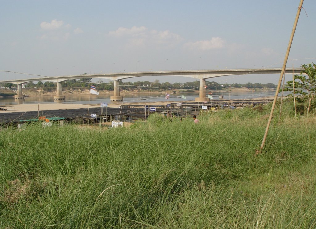 Nochmals die Friedensbrcke, die von Nong Khai in Thailand nach Vientiane in Laos ber den Mekong fhrt am 02.03.2010