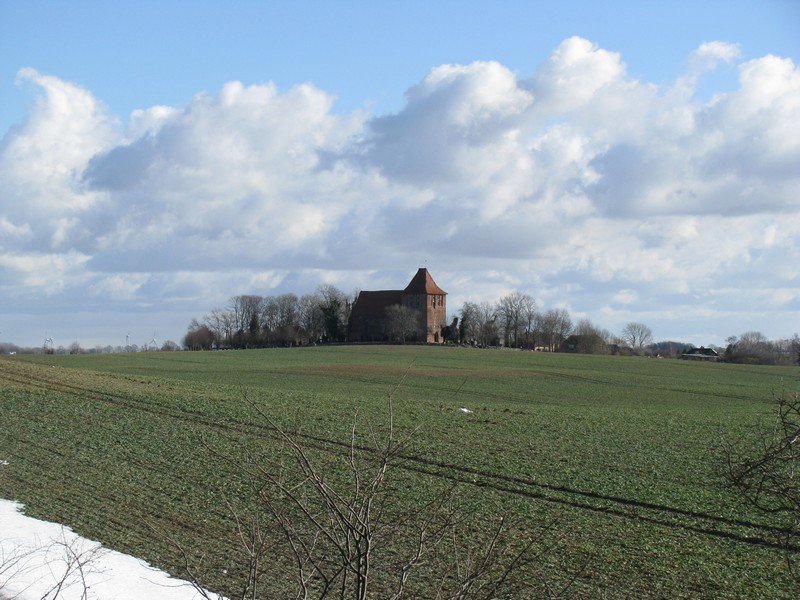 Nordwestmecklenburg; Kirche zu Hohenkirchen gleich nach Frhlingsanfang 2010