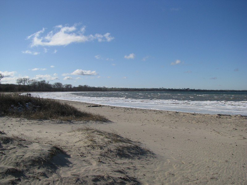 Nordwestmecklenburg; noch liegen die Reste von Eis am Strand der Wohlenberger Wiek (Ostsee), 06.03.2010