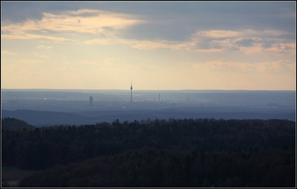 Nürnberg - 

... von der Burg Hohenstein aus gesehen. 

05.11.2010 (M)