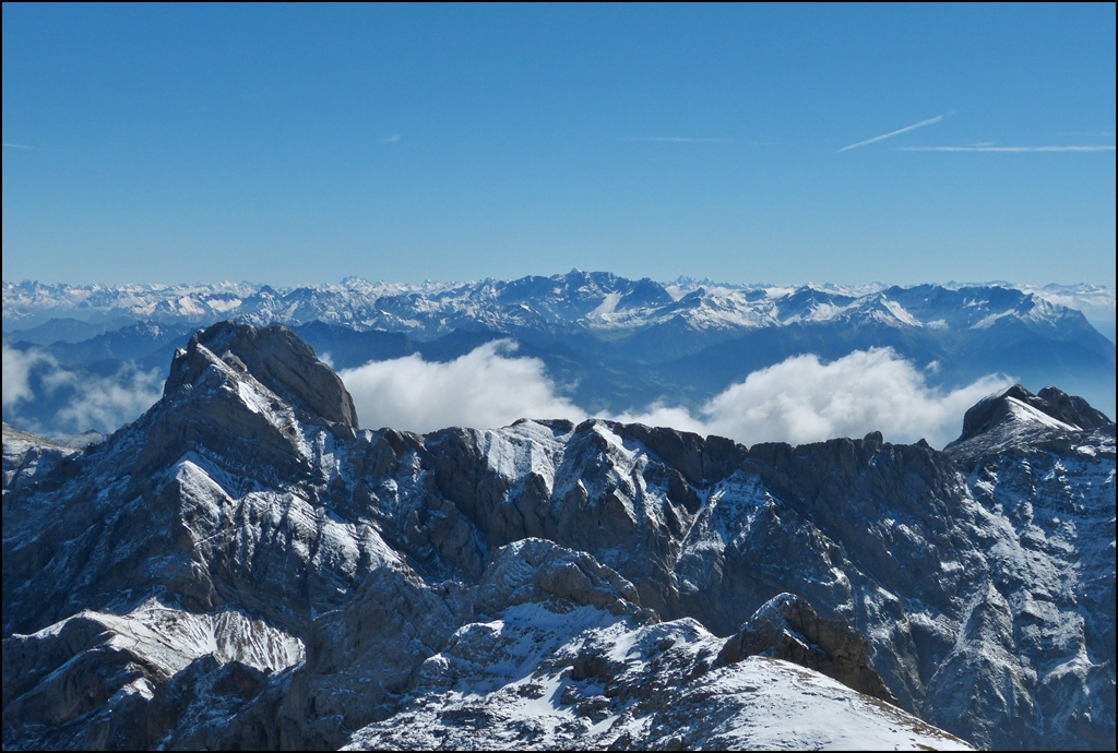 Oben am Säntis (2502 m): Komm rauf, kannst runterschauen. 14.09.2012 (Jeanny)