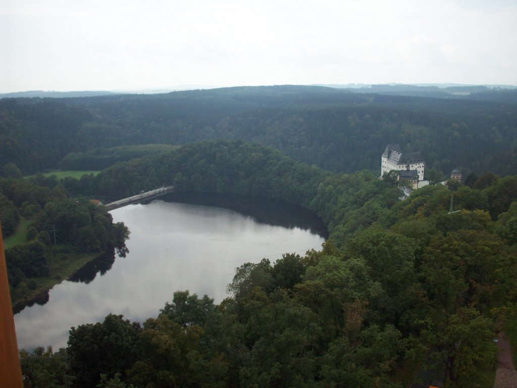 Oberhalb von Schlo Burgk, ein Blick in das Tal, zum Thringer Meer.

14.08.2011