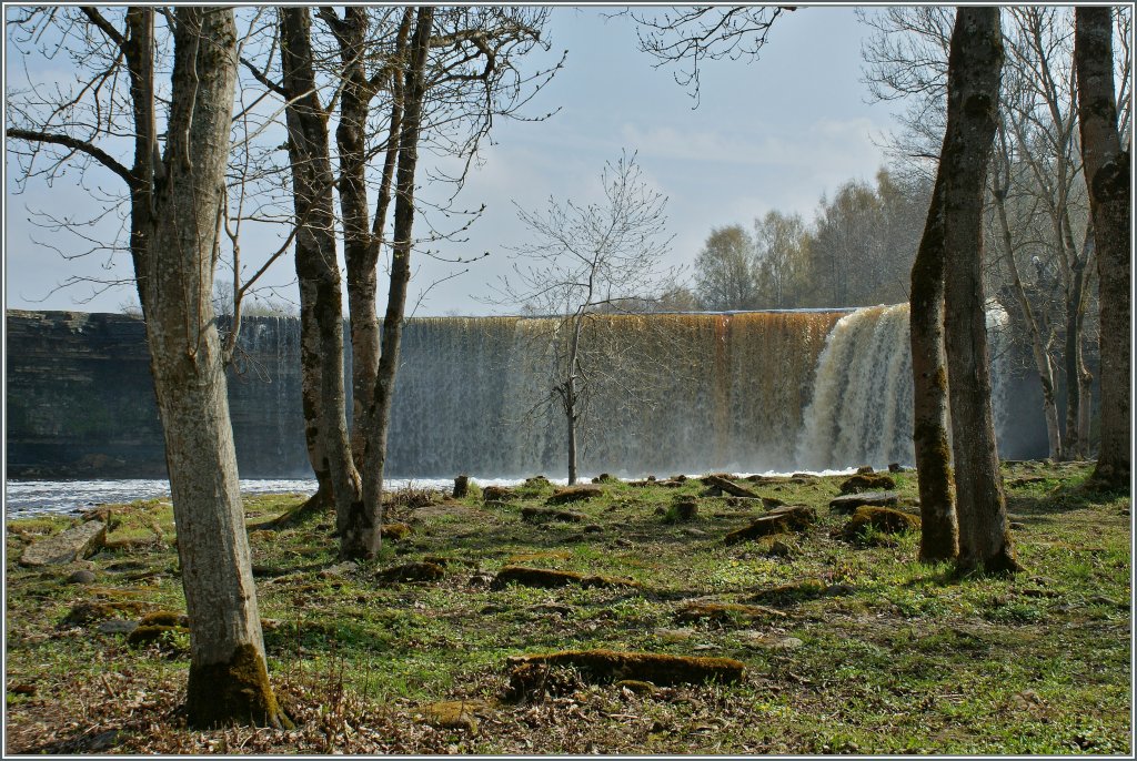 Obwohl Estland in weiten Teilen ganz eben ist, bietet das Land einen bewundernswerten Wasserfall: Der Jgala Wasserfall.
05.05.2012