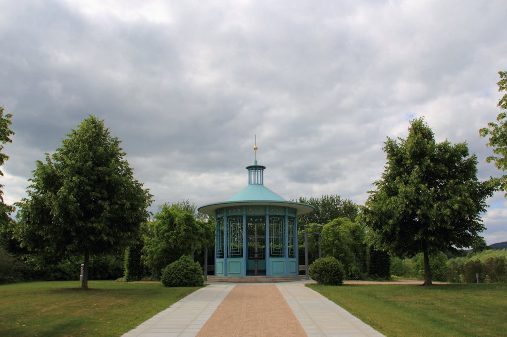 Pavillon mit Brunnen im Kurpark Bad Staffelstein am 06.06.2012.