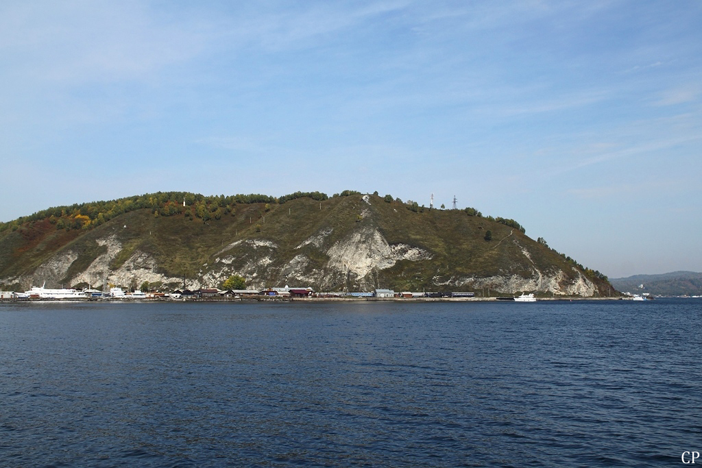 Port Baikal, ein kleiner Ort am nrdlichen Ufer des Baikalsees mit Hafen und Bahnhof. (11.9.2011)