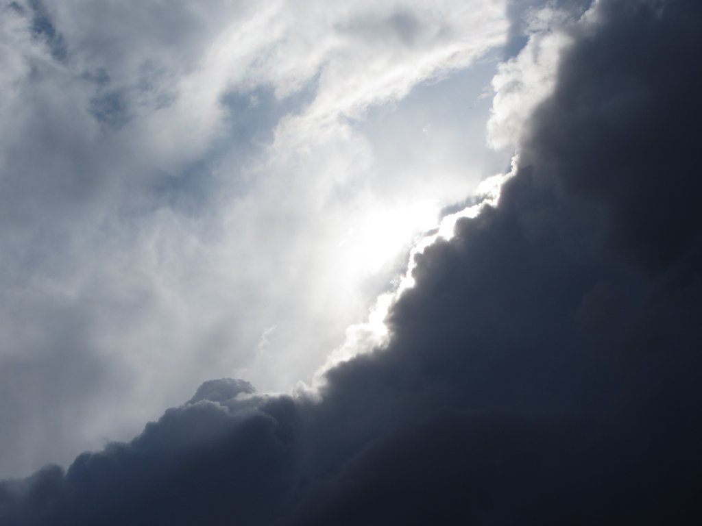 Regenwolken tun sich auf - in London Heathrow, April 2012