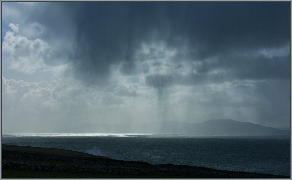 Regenwolken ber Meer und Land bieten eine besondere Stimmung.
(18.04.2013)