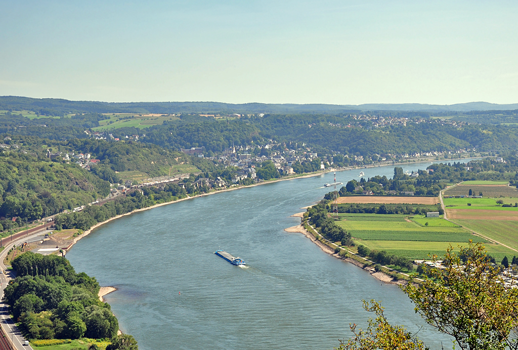 Rheintal zwischen Remagen und Bad Hnningen (Bildmitte Linz am Rhein) - 15.08.2012 