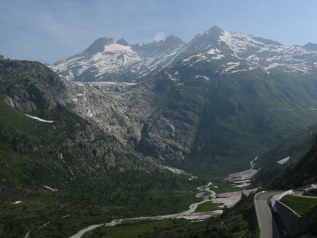 Rhône-Gletscher, aufgenommen von der Furka-Passstraße am 11.6.2003 um 8:32 Uhr