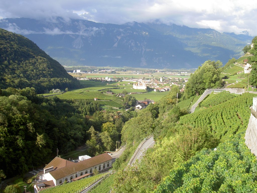 Rhonetal, Blick von der Strae nach Leysin auf Aigle (13.09.2010)