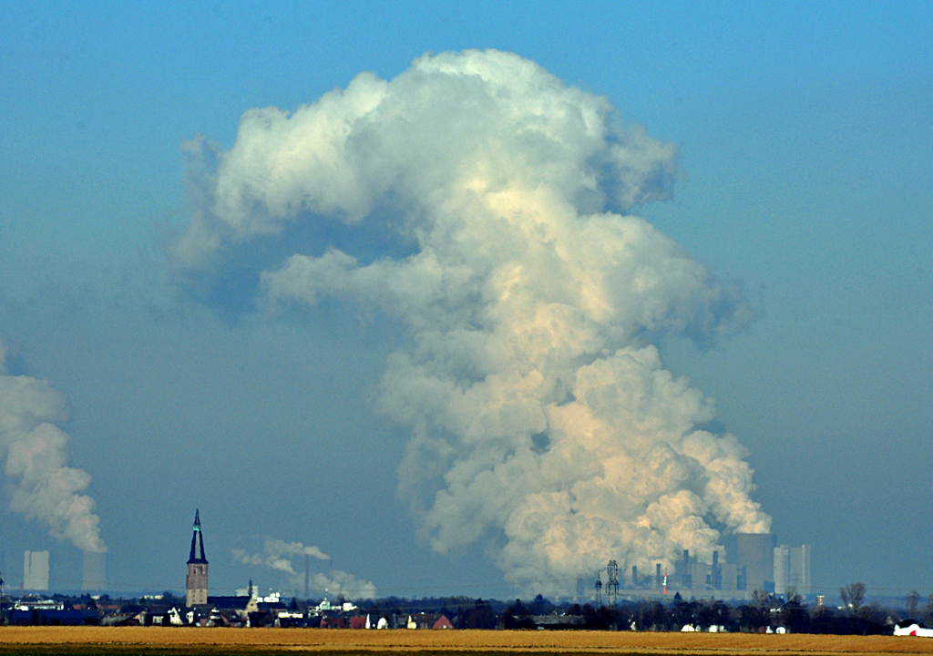 RWE-Kohlekraftwerksdampf bei Niederauem - 06.02.2012