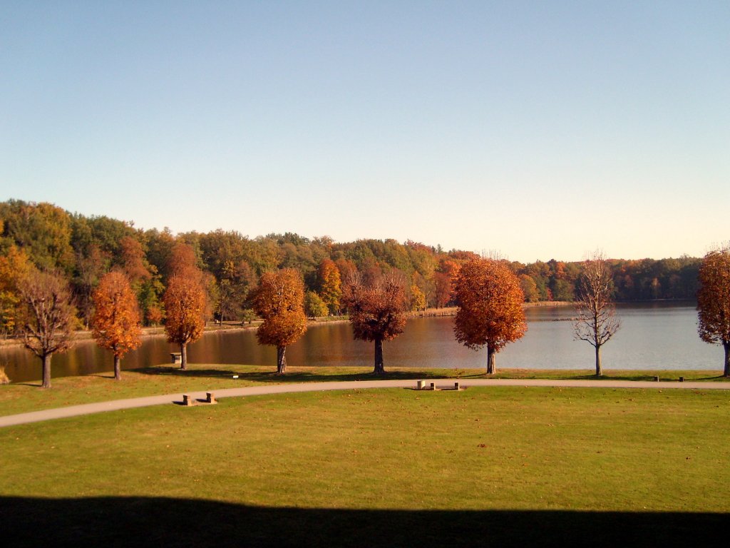 Schlopak Moritzburg mit angrenzendem See , am 20.10.2012