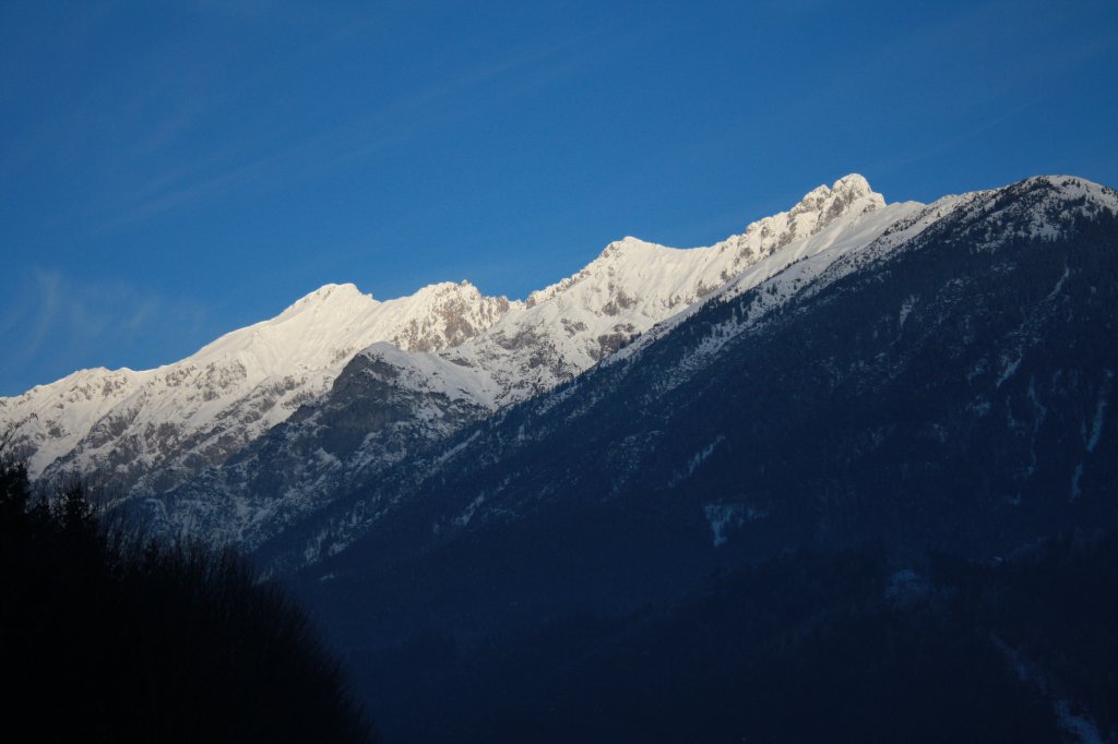Schneebedeckte Berge am 29.01.2011 in Schwaz. 
