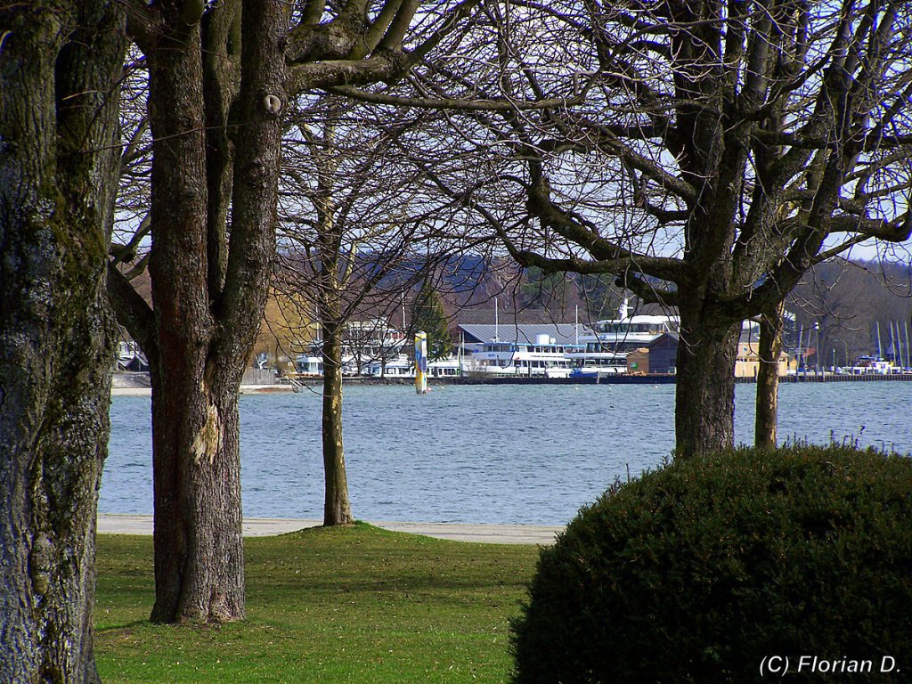 Schnes Frhlingswetter in Starnberg am Fu des Karwendelgebirges.
Mitten hindurch von einem Gewirr von sten, ist dieses -zum Segeln- schne Gewsser zu erkennen. 28.03.2010