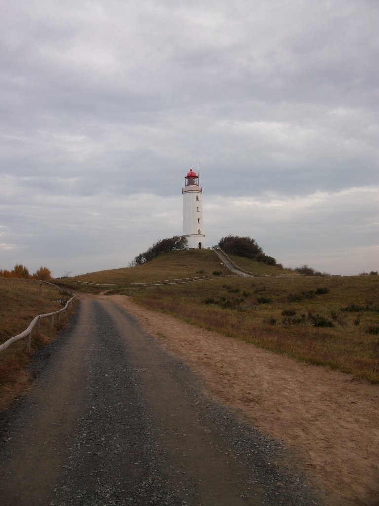 Schon von weiten ist er zusehen der Leuchtturm von Hiddensee.Immer wieder ein beliebtes Fotomotiv.