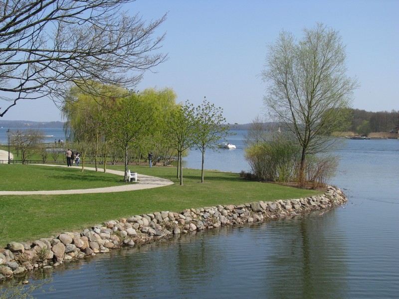 Schwerin; Schweriner See mit einem Teil des Burggarten, 18.04.2010